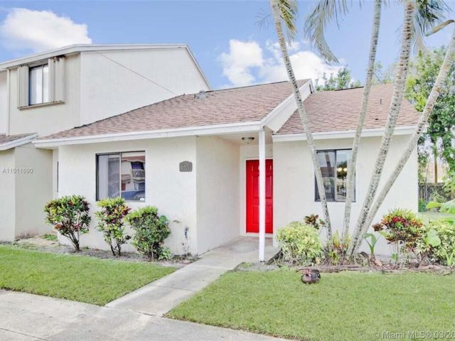  2 BR,  2.00 BTH &nbsp; style home in Greenacres