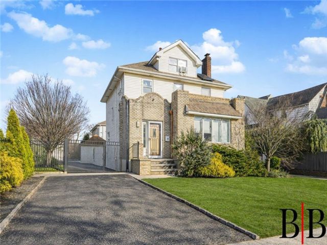 [Westerleigh Real Estate, listing number 3334179]