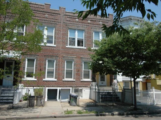  5 BR,  2.00 BTH &nbsp;Multi-family style home in Flatbush