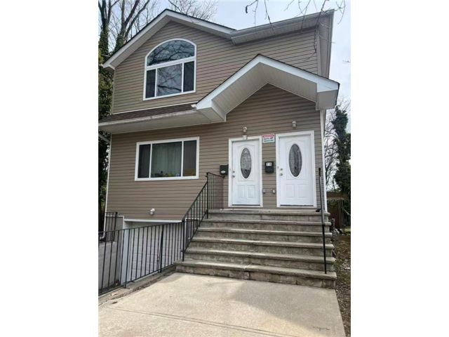  6 BR,  5.00 BTH &nbsp;Multi-family style home in Stapleton