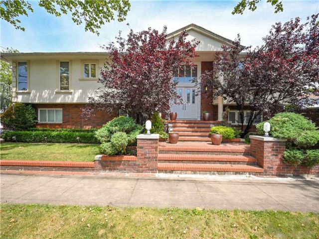  4 BR,  3.00 BTH &nbsp;Single family style home in Mill Basin