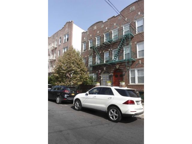 11 BR,  6.00 BTH &nbsp;Multi-family style home in Sunset Park
