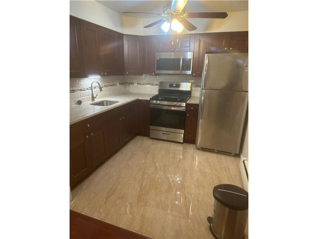  2 BR,  1.00 BTH &nbsp;Multi-family style home in East New York