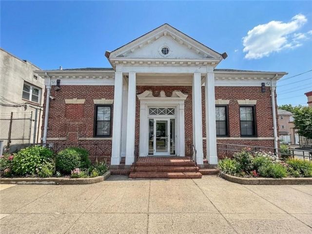 Studio,  0.00 BTH &nbsp;Commercial style home in New Dorp