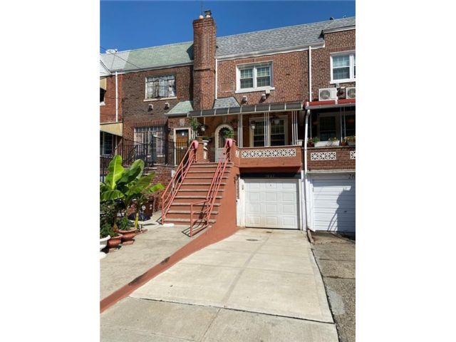  2 BR,  2.00 BTH &nbsp;Single family style home in Gravesend