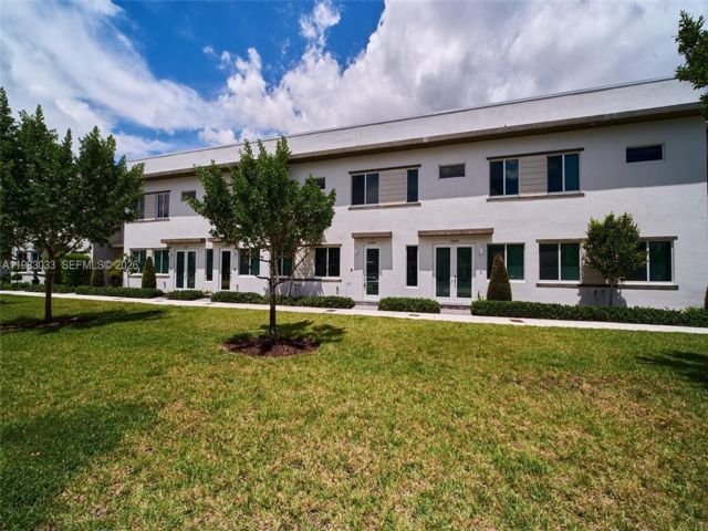  3 BR,  2.50 BTH &nbsp;Townhouse style home in Medley