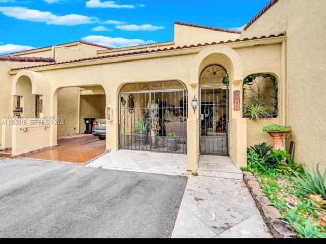  2 BR,  2.50 BTH &nbsp;Townhouse style home in Medley