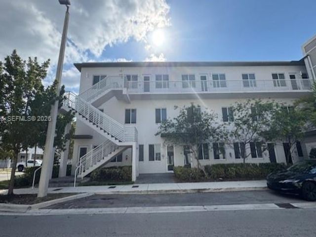  3 BR,  2.50 BTH &nbsp; style home in Medley