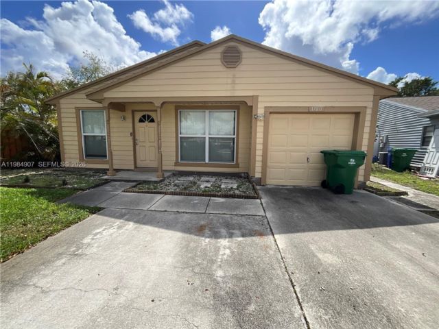  3 BR,  2.00 BTH &nbsp; style home in Miramar