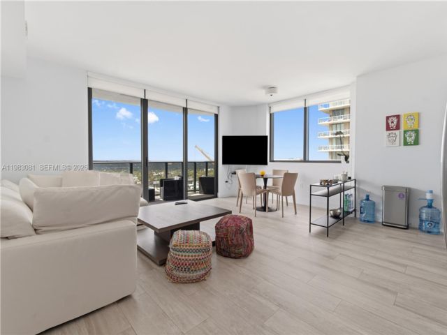  2 BR,  2.00 BTH &nbsp; style home in Miami