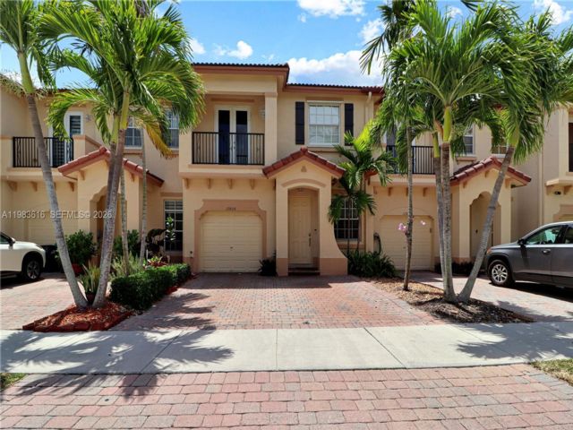  3 BR,  2.50 BTH &nbsp;Townhouse style home in Kendall