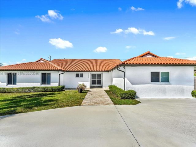  6 BR,  4.00 BTH &nbsp; style home in Kendall