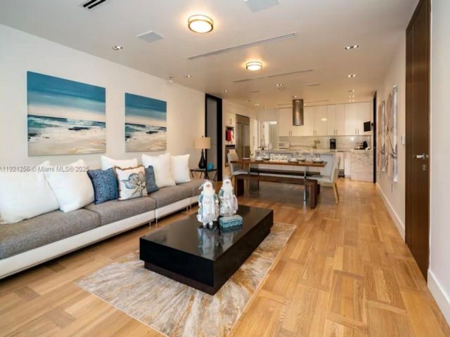  3 BR,  2.00 BTH &nbsp; style home in Miami