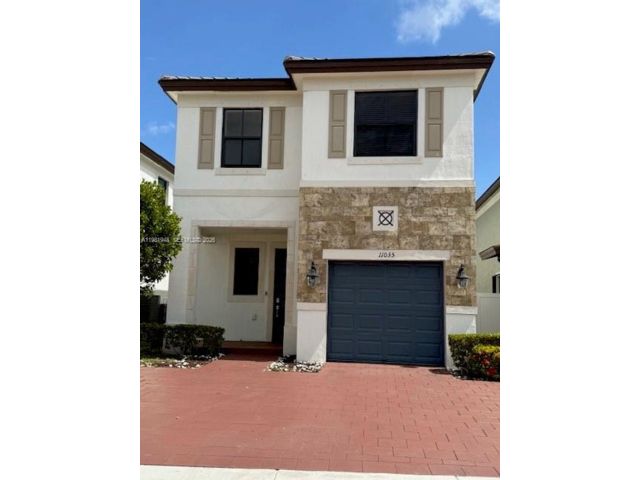  5 BR,  3.00 BTH &nbsp;Townhouse style home in Hialeah