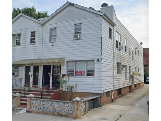  7 BR,  0.00 BTH &nbsp;Multi-family style home in Bensonhurst