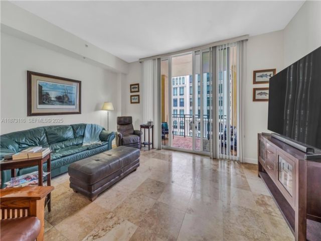  2 BR,  2.00 BTH &nbsp;Condo style home in Coral Gables