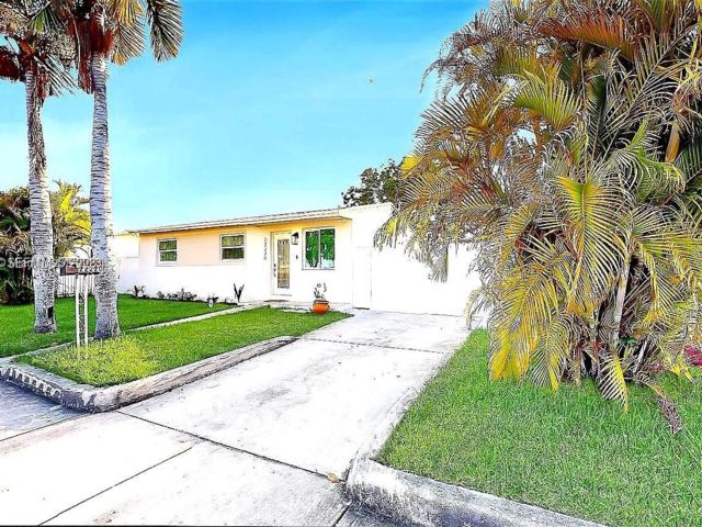  3 BR,  1.00 BTH &nbsp; style home in Miami