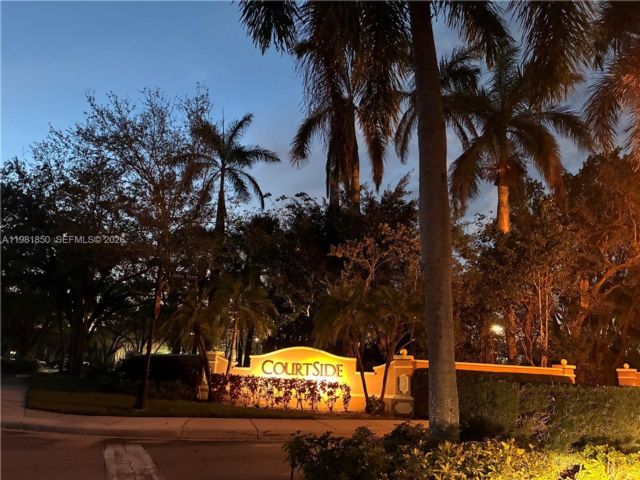  3 BR,  2.00 BTH &nbsp; style home in Weston