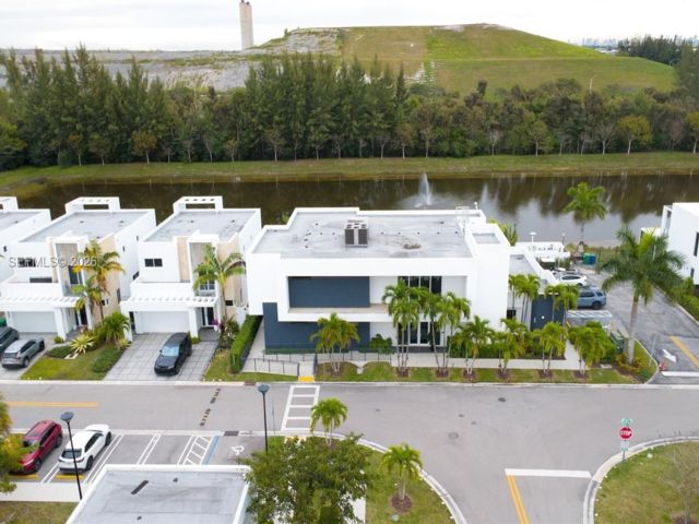  4 BR,  5.00 BTH &nbsp; style home in Medley