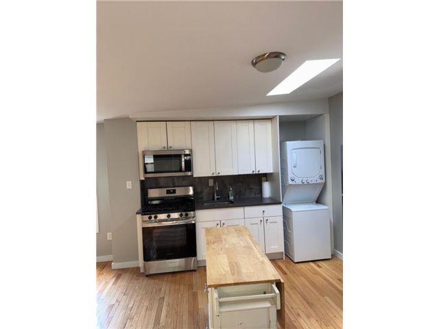  4 BR,  2.00 BTH &nbsp;Multi-family style home in Flatbush