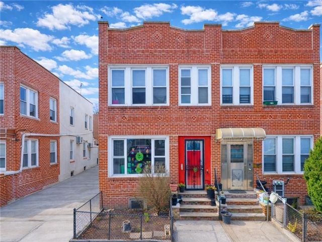  5 BR,  3.00 BTH &nbsp;Multi-family style home in Bay Ridge