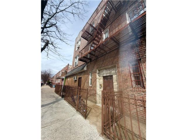 Studio,  0.00 BTH &nbsp;Mixed use style home in Bensonhurst