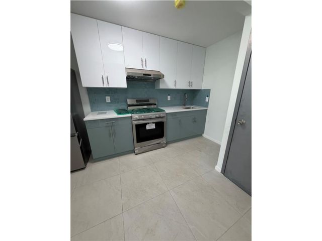  2 BR,  1.00 BTH &nbsp;Condominium style home in Bay Ridge