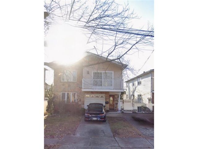  5 BR,  4.00 BTH &nbsp;Multi-family style home in Huguenot