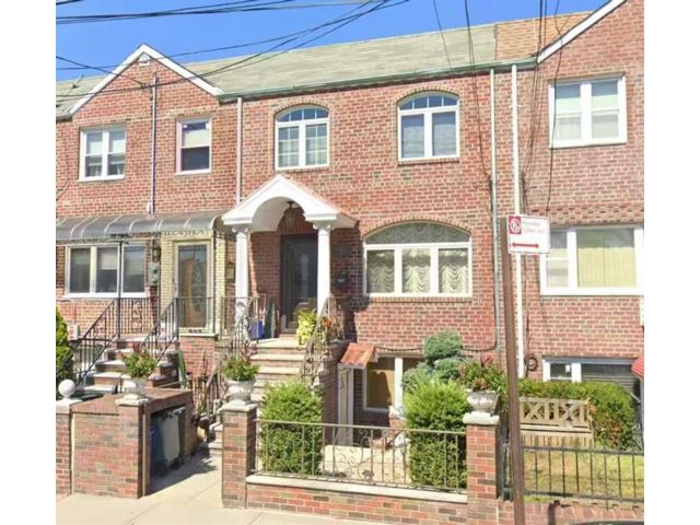  3 BR,  3.00 BTH &nbsp;Single family style home in Bensonhurst