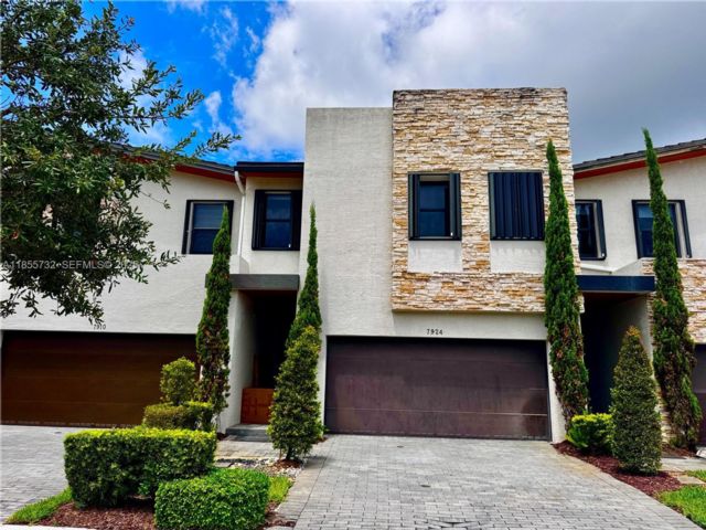  4 BR,  4.00 BTH &nbsp; style home in Medley