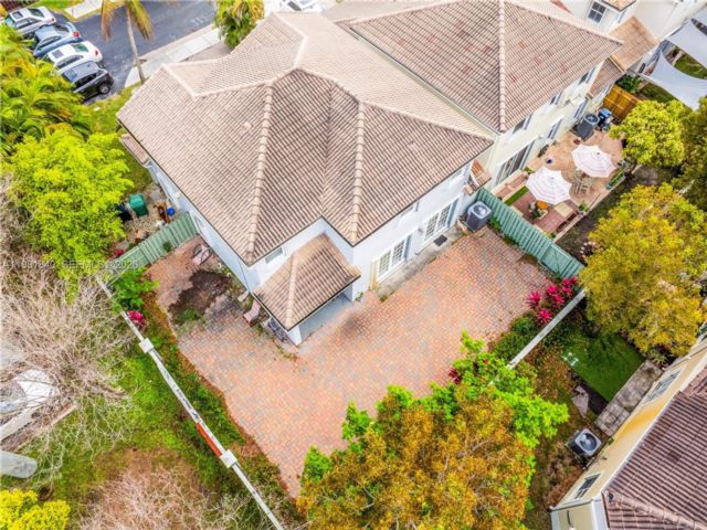  4 BR,  3.00 BTH &nbsp; style home in Miami