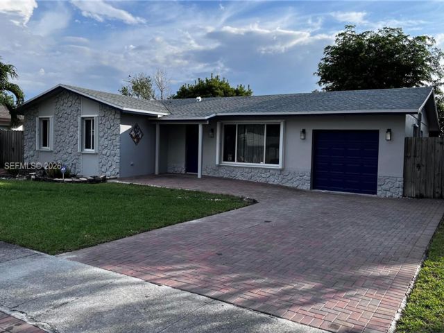  3 BR,  2.00 BTH &nbsp;Other style home in Miami