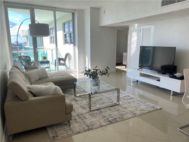  1 BR,  1.00 BTH &nbsp; style home in Hollywood