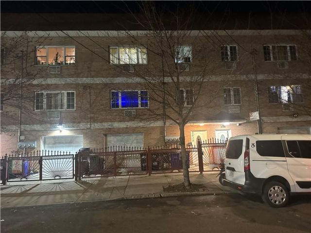  7 BR,  6.00 BTH &nbsp;Multi-family style home in East Flatbush