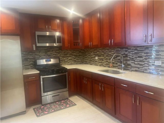  2 BR,  1.00 BTH &nbsp;Co-op style home in Marine Park