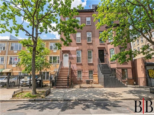  9 BR,  4.00 BTH &nbsp;Multi-family style home in Crown Heights