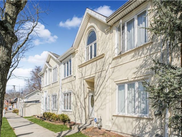  3 BR,  3.00 BTH &nbsp;Single family style home in Pleasant Plains