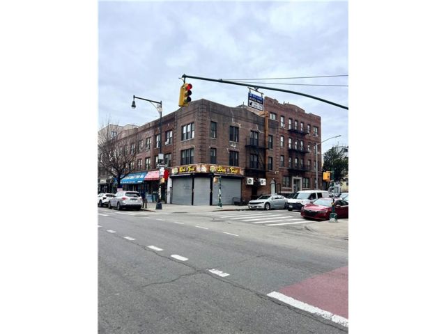  3 BR,  1.00 BTH &nbsp;Multi-family style home in Flatbush