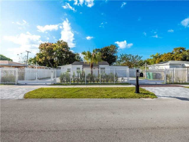  3 BR,  2.00 BTH &nbsp; style home in Miami