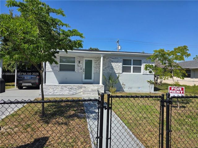  3 BR,  2.00 BTH &nbsp; style home in Hollywood