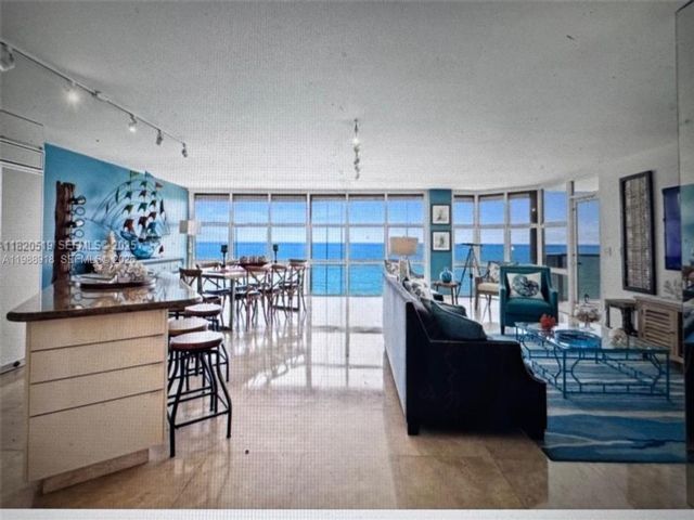  2 BR,  2.00 BTH &nbsp;Condo style home in Miami Beach