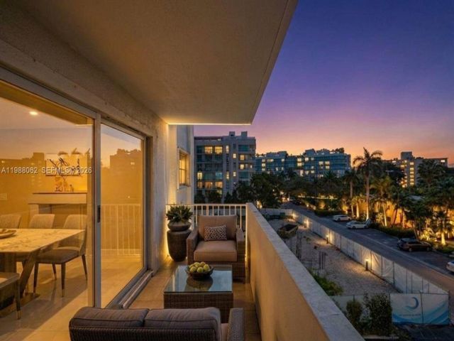  2 BR,  2.00 BTH &nbsp;Condo style home in Bay Harbor Islands