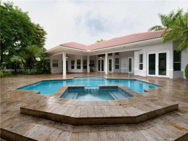  5 BR,  5.00 BTH &nbsp; style home in Palmetto Bay