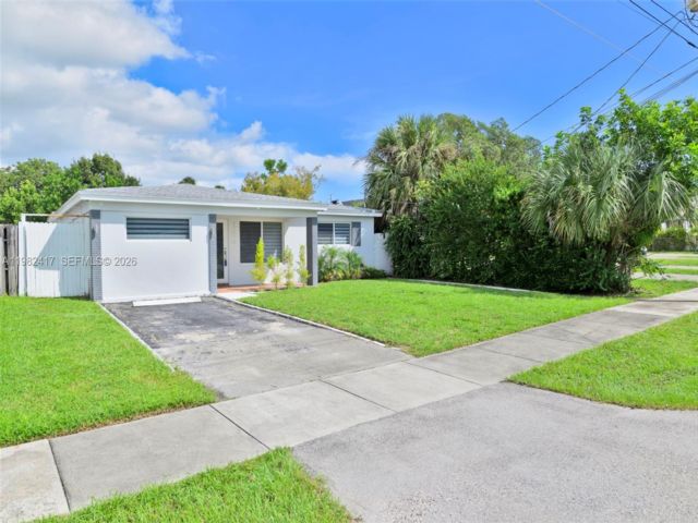  3 BR,  2.00 BTH &nbsp;Other style home in Hallandale