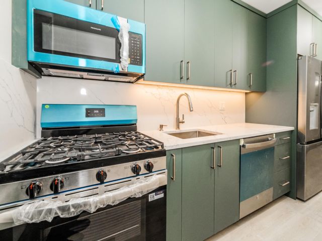  2 BR,  1.00 BTH &nbsp;Co-op style home in Brighton Beach