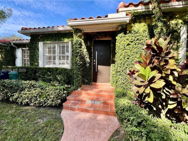  3 BR,  2.50 BTH &nbsp;Custom style home in Miami