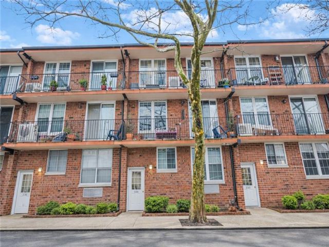  1 BR,  1.00 BTH &nbsp;Co-op style home in Bay Ridge