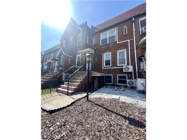  1 BR,  1.00 BTH &nbsp;Multi-family style home in Marine Park