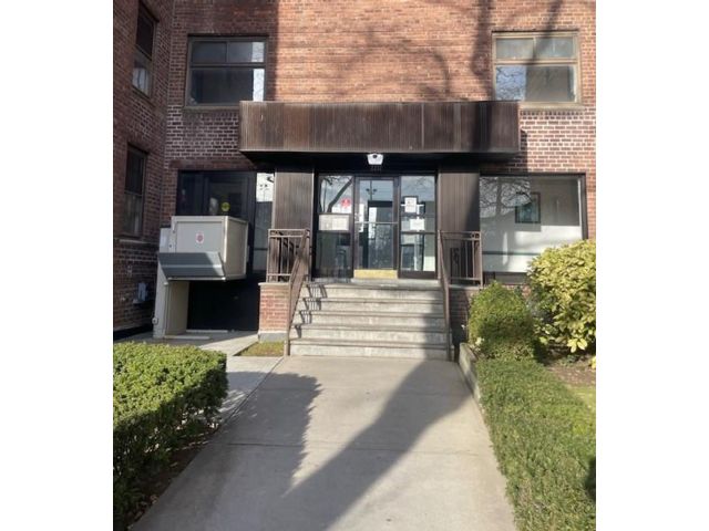  2 BR,  1.00 BTH &nbsp;Co-op style home in Sheepshead Bay