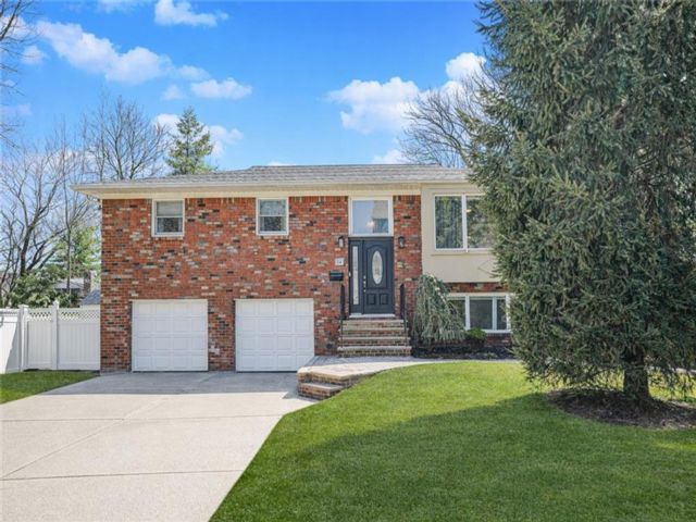  4 BR,  3.00 BTH &nbsp;Single family style home in Arrochar